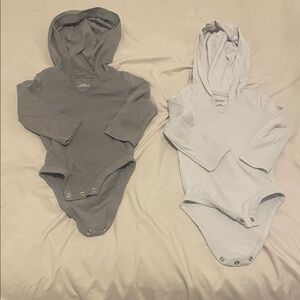 Hane Baby Hooded Bodysuit (3) - Gray and White